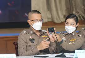 เปรียบเทียบเงินเดือนยศ พ.ต.อ.ธิติสรรค์ อุทธนผล หรือ ผู้กำกับโจ้ หลังถูกตกเป็นปมรีดเงินผู้ต้องหายาเสพติด 2 ล้านบาท E8lv910pnufe3m