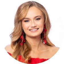 Caitlin Cardinal's Instagram, Twitter & Facebook