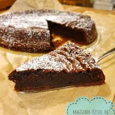 Man kann prima einen kleinen, schnellen und warmen kuchen für eine person in der mikrowelle backen. Schokoladenkuchen Resteverwertung Fur Schokoladennikolause Schoko Osterhasen Der Magische Kessel