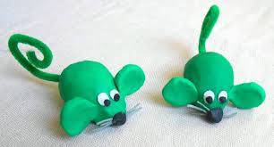Une Souris Verte En Pate A Modeler La Maison Feerique Une Souris Verte Bricolage Papillon Pate A Modeler
