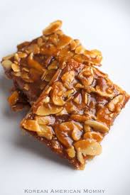 Korean American Mommy Almond Graham Cracker Brittle Make These Treats In Less Than 20 Minutes Almond Recipes Graham Crackers Dessert Recipes