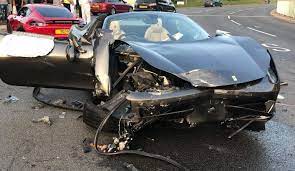 英国で高級車ディーラーの従業員がフェラーリで事故 懲役9ヶ月 免取 欠格期間2年 なお 日本では免取り後の欠格期間は3 10年と定められている 高級 車 エキゾチックカー ストリートレース