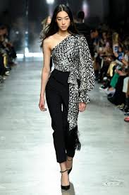 Top 13 best comfortable server (waitress) shoes in 2020. Wedding Guest Evening Look Ideas From The Fall 2020 Fashion Shows