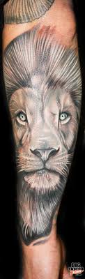 Black And White Lion Tattoo Roman Abrego Black And Grey White Lion Tattoo Tatowierungen Lowen Tatowierung Tattoo Elefanten