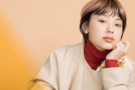 ローライトのエッジが効いた一癖あるデザインショート short haircatalog jp ヘアカタログ jp つぎのわたし選び 女の子の髪 美髪 ローライト