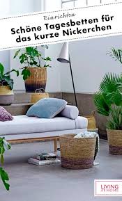 Mit wandfarben, tapeten, bildern, kunst und tollen wohnaccessoires! Fur Alle Tagtraumer Unter Euch Gibt Es Hier Stylische Ideen Fur Tagesbetten Furs Gastezimmer Und Wohnzimmer In 2021 Tagesbett Bett Bett Holz