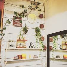 セリアのアルミフレーム 小 をパントンカラーズで白く塗って デッシュスタンドをとりつけただけですチョキ いつもながらの１０分リメイクウインク 100均リメイク ディッシュスタンド 100均 リメイク 壁 インテリア 実例