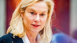 Sigrid kaag worked for shell international in london between 1988 and 1990 and at the un political affairs section of the ministry of foreign affairs from 1990 to 1993. Sigrid Kaag Signs Up For Party Leader D66 Teller Report