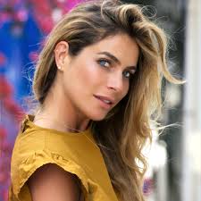 Avevo solo 9 anni quando mia madre e mia sorella hanno avuto un incidente  in auto. Entrambe sono state all'ospedale, poi mia madre è tornata a casa.  Ero piccola, ma ricordo tutto.