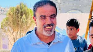 أن تستعرض أمام المسؤول لنفي التقصير في العمل والقاء اللوم على من هو أهل  للعمل والأمانة لتحييدهم عن العمل بجد واجتهاد تلك طعنة في قلب المصلحة العامه  التكاتف بين أبناء البلد الواحد