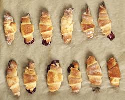 Croissants Pate Feuilletee Au Nutella Recipe Crescent Rolls Yummy Dinners Food And Drink
