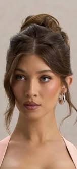 Does anyone know of a hair stylist in town who does blowouts