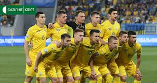 Нова форма збірної україни з футболу, представлена 6 червня, спровокувала миттєвий резонанс у росії. Asociaciya Futbolu Predstavila Novu Formu Zbirnoyi Ukrayini