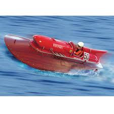 The hull was designed for inboard races (class 800 kgs). The Rc Ferrari Arno Xi Hammacher Schlemmer