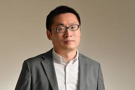 「長腿歐巴」趙寅成身高 188 cm（ 6 呎 2 吋），17 歲出道，入行 21 年，事業有成的趙寅成今年 38 歲了，還是個孤家寡人，對於這點趙寅成急，趙媽媽. æˆé¾è¿'å†µ