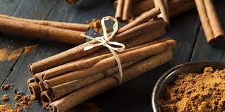 Moms, anda tentu sudah familiar dengan kayu manis. 10 Manfaat Kayu Manis Dan Efek Sampingnya Untuk Kesehatan