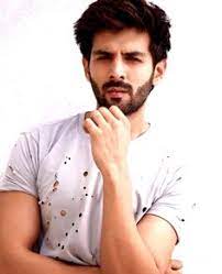 Kartik was recently spotted with his rumoured girlfriend outside a restaurant in bandra, mumbai. Kartik Arya