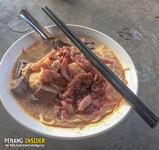 Stall outside terengganu road tua pek kong temple. 7 Best Curry Mee In Penang You Can T Miss Penang Insider