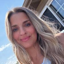 Rebecca Ash Arnold (@rebecca.asharnold) • Facebook