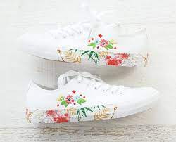 How to embroider flowers on shoes. Floral Diy Embroidered Canvas Shoes