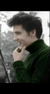 Elvis Presley: O Rei do Rock em Vídeos Nostálgicos