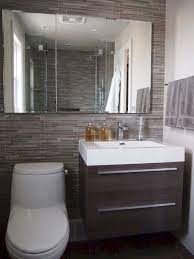 55 Beautiful Small Bathroom Ideas Remodel Moderne Kleine Badezimmer Badezimmer Trends Kleines Badezimmer Umgestalten