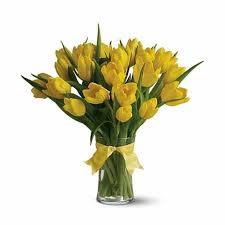 20 pieces real touch tulips arrangement in clear glass vase with faux water overall height : Yellow Tulip Bouquet At Send Flowers