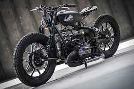 当サイトでもしばしば登場するロシアのバイクメーカーといえば ウラル ですよね 今回はそんな ウラル の80年代前半のマシンをベースにしたカスタムマシンを紹介しましょう ウラルとは ウラルは ウラルモト社というロシアを拠点とするメーカーのオートバイ及び