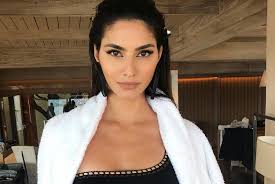 Άβαφη και χωρίς να έχει προηγηθεί κομμωτήριο, πού… να βγει; Iliana Papageorgiou Iciao