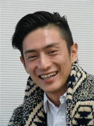 2019最新 伊勢谷友介のツーブロック パーマ髪型60選 男前なセット方法も yotsuba よつば 男性の髪 アジアの男性のヘアスタイル ツーブロック パーマ