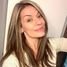 The chef takes selfies in the kitchen. 🔪🍴🍳🤳 #kitchenselfie #pinkapron  #cooking