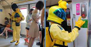 Among Us Character Spotted In Mrt Apparently Was Cosplaying In Orchard Goody Feed