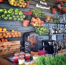 Fresh And Delicious La Guingueta Juice Bar Interior Juice Bar Design Juice Cafe
