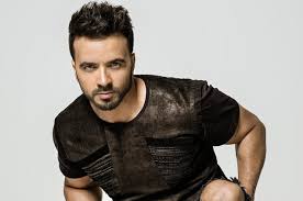 Luis Fonsi Celebrates Vida Debuting At No 1 On Top Latin