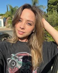 Anna Lore's Instagram, Twitter & Facebook