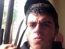 Chcel byť ako postava z filmu: Vyvraždil svoju rodinu a krvou obetí napísal  na stenu odkaz