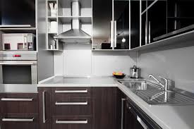 Cocinas modernas blancas y madera teppanyaki. Cocina Moderna En Tonos Blancos Y Wengue Fotos Para Que Te Inspires 3presupuestos