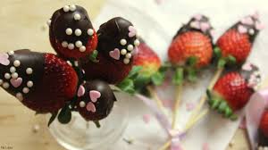 Schokoladen-Erdbeeren am Stiel - Nia Latea