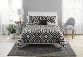 Featuring rich tones and textures accented with geometric i just absolutely love my comforter set. Mainstays Bree Trellis 8 Piece Comforter Set With Bonus Quilt Set Black Gray King Walmart Com Walmart Com