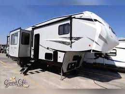 The wolf pack by cherokee is engineered with impeccable quality, distinctive features, superior comfort and remarkable affordability. Council Bluffs Ia Sleeps 8 Cherokee Wolf Pack 325pack13 For Sale Forest River Toy Haulers Rv Trader