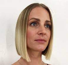 Stylist Vidal Sassoon Is The First Person Who Created The Blunt Bob Haircut But It Was Several Decad Blunt Bob Hairstyles Bob Hairstyles Medium Bob Hairstyles