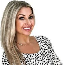 Amanda Specht's Instagram, Twitter & Facebook