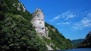 Multe vapoare trec pe cele trei brate, mai ales pe sulina. Dunarea Delta Dunarii Documentar Dub Ro Youtube