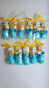 Bolsas de chuches en forma de pez hechas en casa. Los Detalles De Bea 25 Bolsas Minion Para Llevar Al Cole Cumpleanos De Los Minions Fiestas De Cumpleanos De Minion Fiesta De Cumpleanos Minion