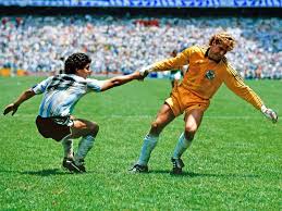Diego armando maradona war 16 jahre alt.was dieser junge mit den füßen kann, schwärmte menotti, schaffen wir sterblichen nicht einmal mit den händen. Ein Genie Unsterblich Reaktionen Zum Tod Maradonas Kicker