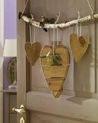 Holz Deko Fur Draussen Dekorieren Herzchen Herzdeko Ideen Hangende Stucke An Der Wand Idee Deko Deko Holz Deko Fruhling