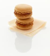 Recette Macaron Caramel Au Beurre Aux Cristaux De Sel De Mer Recette En 2020 Recette Macaron Macaron Caramel Macaron