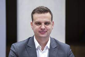 Maybe you would like to learn more about one of these? Jakub Kulesza Trzyma Czaszke W Terrarium Posel Konfederacji Wyjasnia