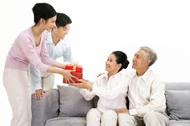 Nghĩa mẹ như nước trong nguồn chảy ra'. Táº·ng Qua Gi Cho Cha Máº¹ Ngay Vu Lan