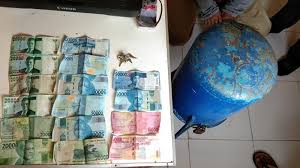 Tapi celengan modern memiliki lubang karet pada bagian. Warga Pergoki Pencuri Celengan Masjid Geumpang Pidie Terungkap Pelaku Sudah Beraksi Sejak 2017 Serambi Indonesia